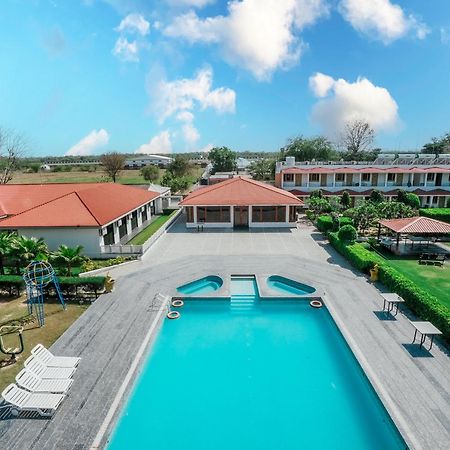 Rupis Resort Near Udaipur Airport Dabok Exterior foto