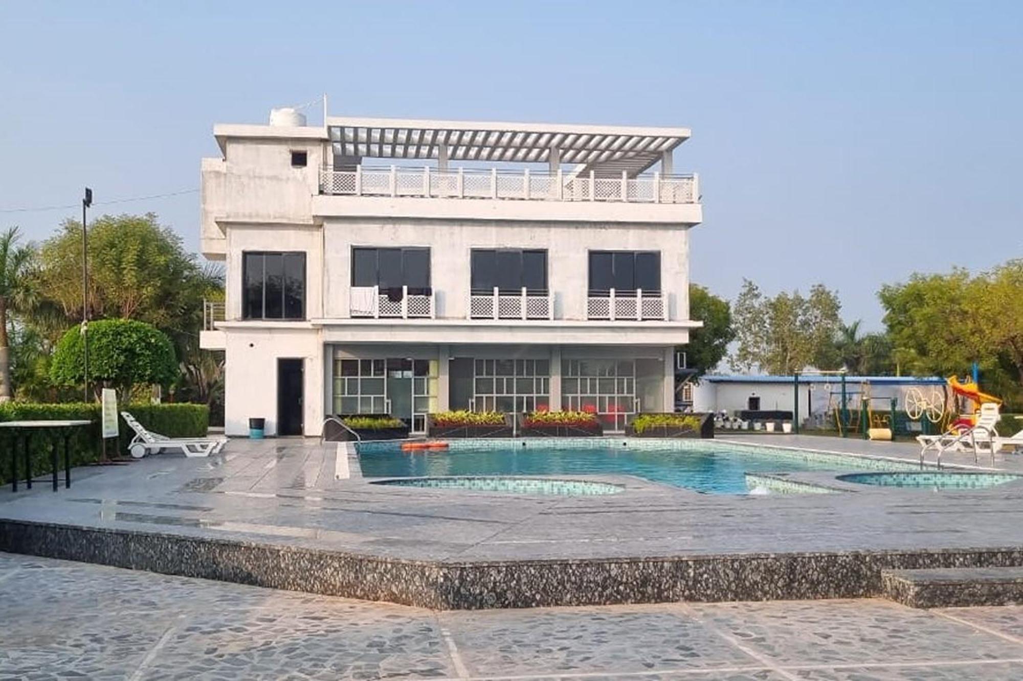 Rupis Resort Near Udaipur Airport Dabok Exterior foto