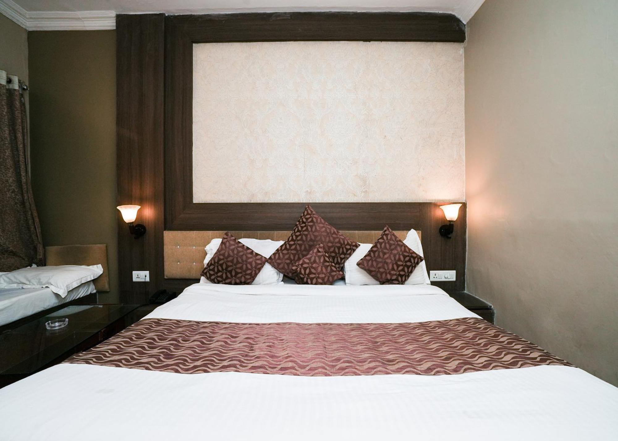 Rupis Resort Near Udaipur Airport Dabok Exterior foto