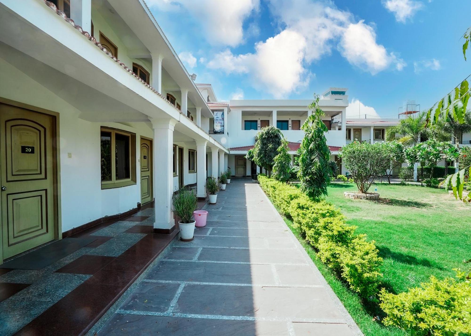 Rupis Resort Near Udaipur Airport Dabok Exterior foto