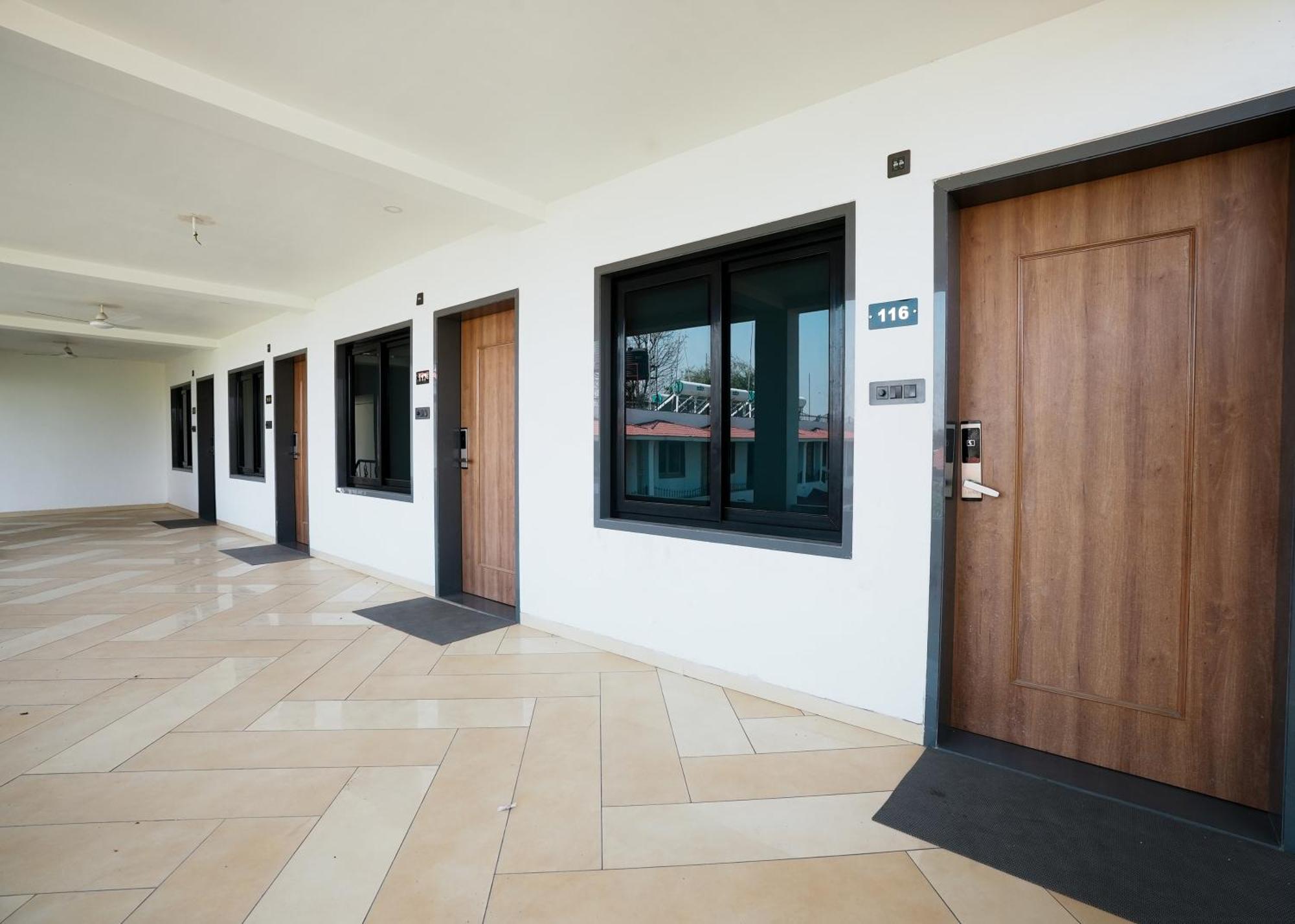Rupis Resort Near Udaipur Airport Dabok Exterior foto