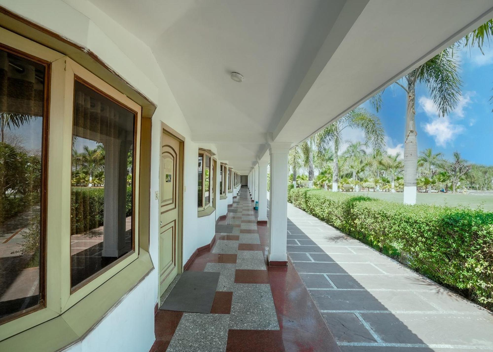 Rupis Resort Near Udaipur Airport Dabok Exterior foto