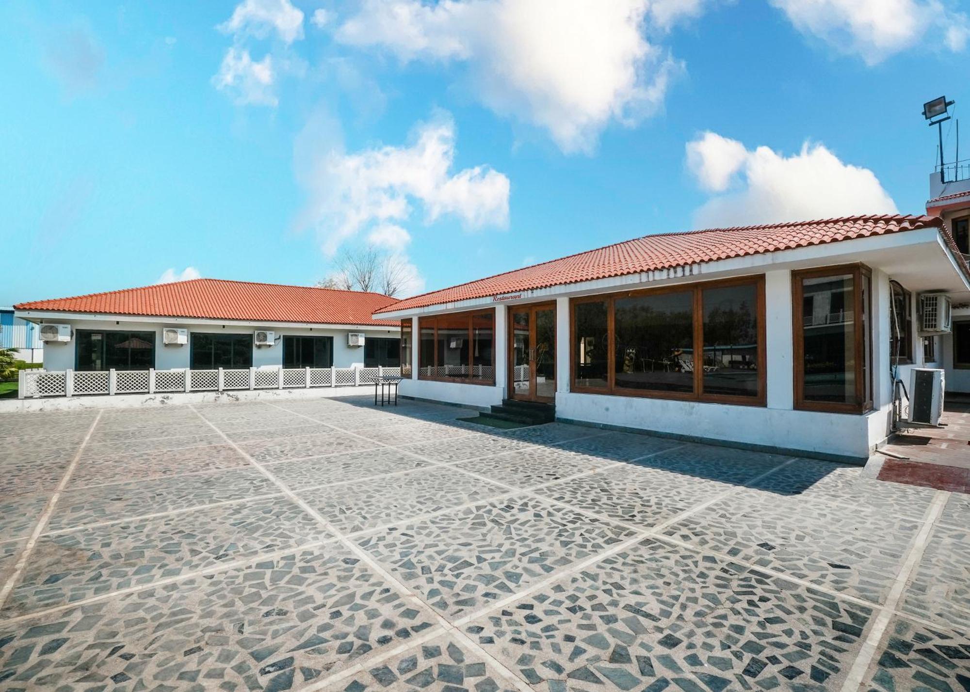Rupis Resort Near Udaipur Airport Dabok Exterior foto