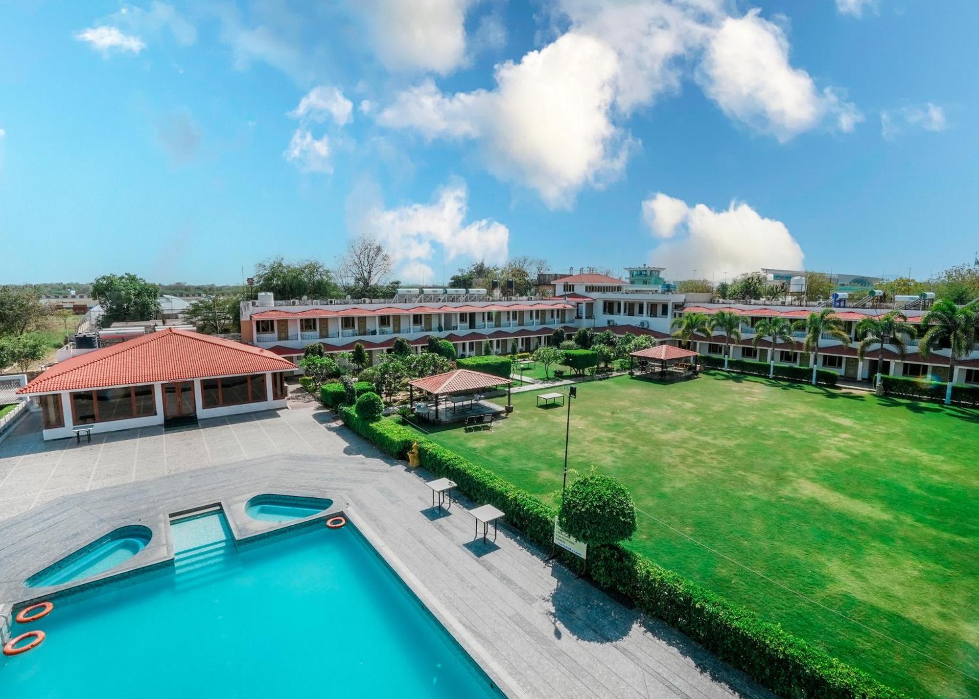 Rupis Resort Near Udaipur Airport Dabok Exterior foto