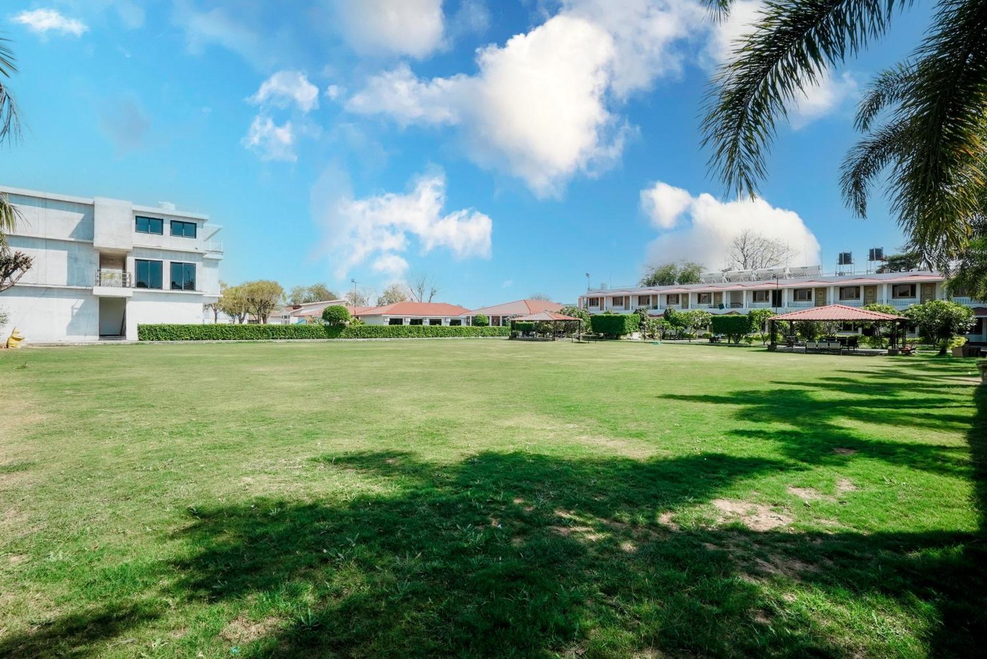 Rupis Resort Near Udaipur Airport Dabok Exterior foto