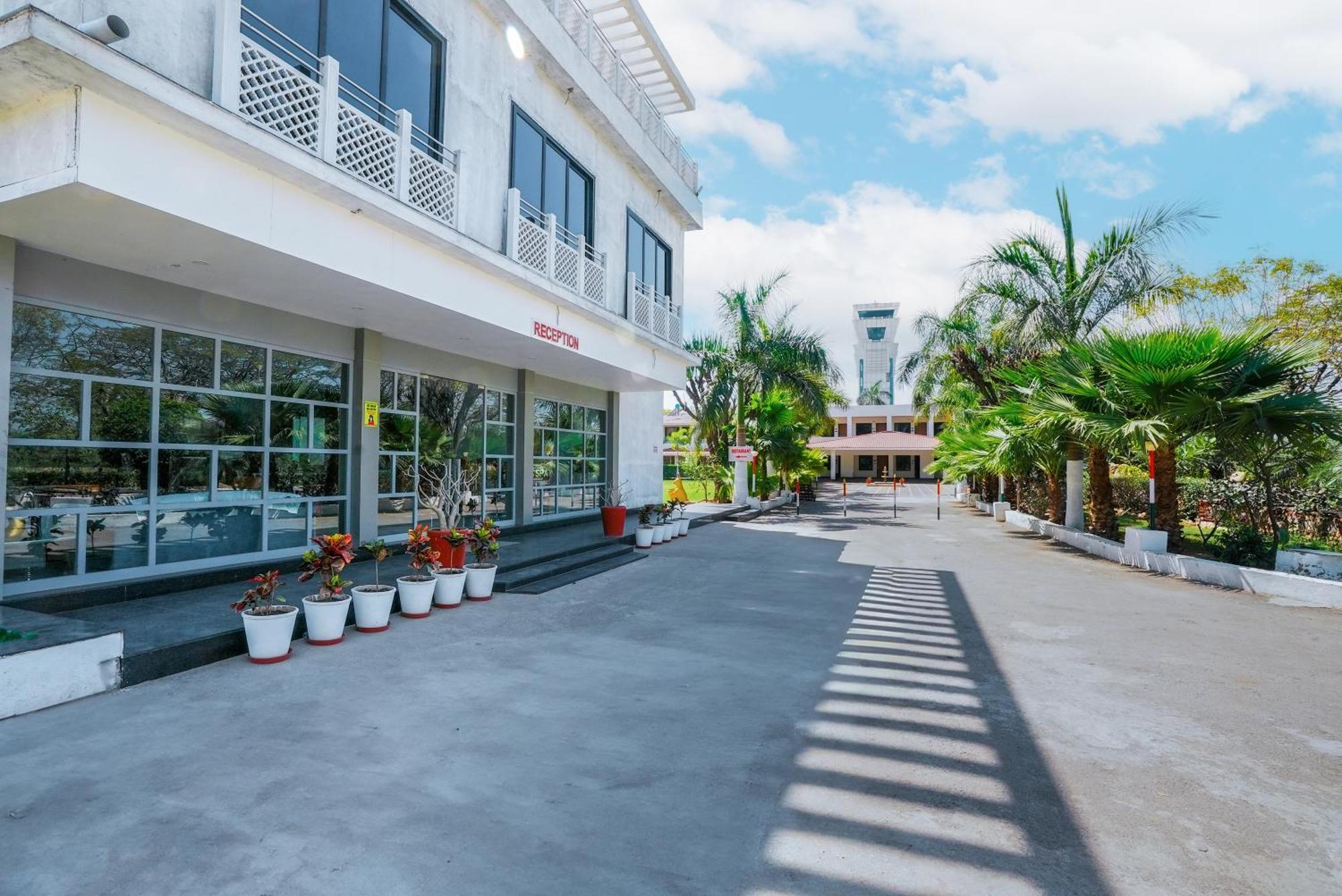 Rupis Resort Near Udaipur Airport Dabok Exterior foto